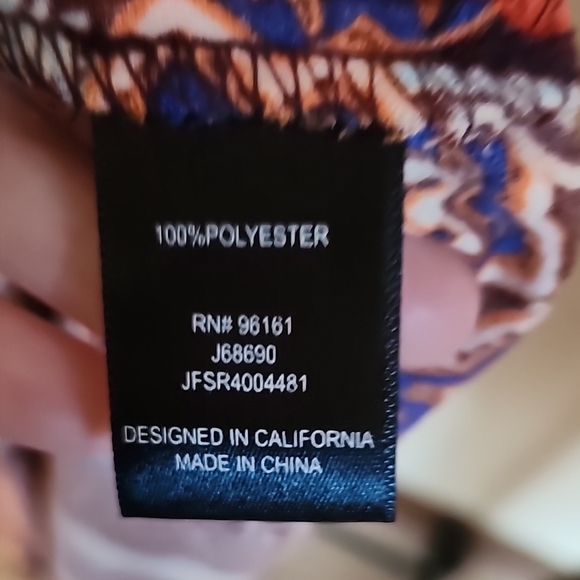 Bebop | Elegant Dress with Intricate Patterns - Picture 4 of 8